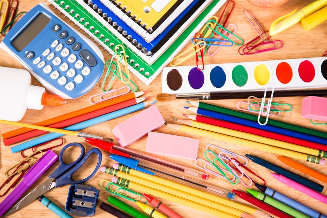 choisir-les-fournitures-scolaires-de-la-rentree-istock-com-fstop123-204-1498738379.jpg